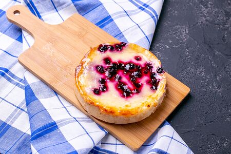 Сметанник с черной смородиной