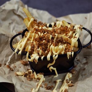 Картофель фри с Сырным соусом и луком фри