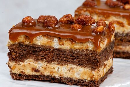 Пирожное Карамельно-ореховое
