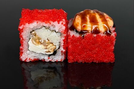 Запеченный ролл с угрем и крабом