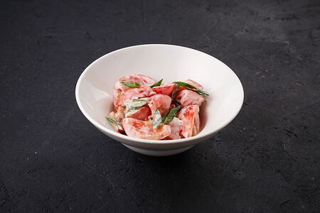 Помидоры с зеленым луком и сметаной