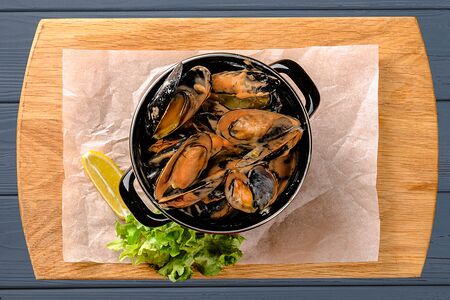 Мидии Том ям