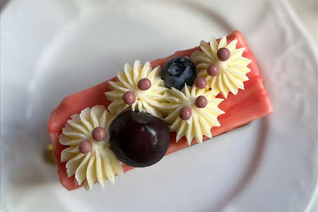 Пирожное клубничный йогурт