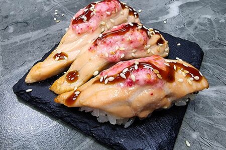 Запеченные суши с лососем