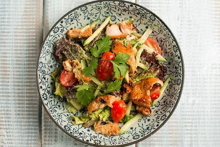 Салат с цыпленком