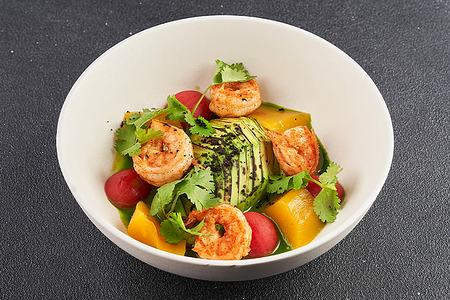 Салат Подкокопченная креветка с манго и авокадо