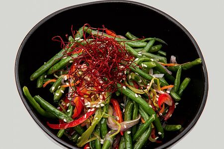 Молодая фасоль с соусом Галландез