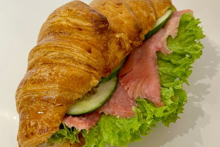 Круассан Лосось и творожный сыр