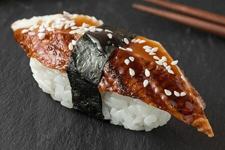 Суши с угрём