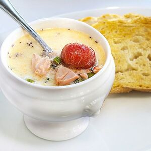 Сливочный суп с лососем