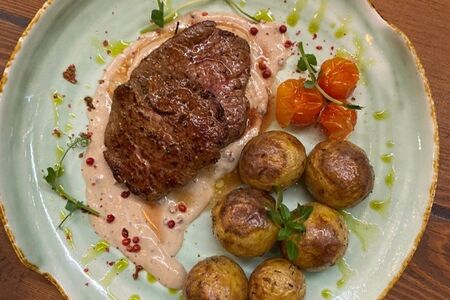 Медальоны из говяжьей вырезки с беби-картофелем