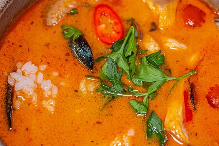 Том ям с морепродуктами