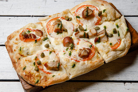 Римская пицца с копченым цыпленком