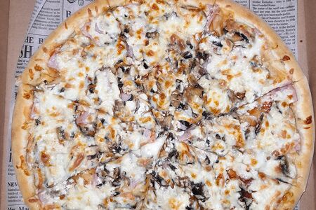 Ветчина с грибами на тонком тесте