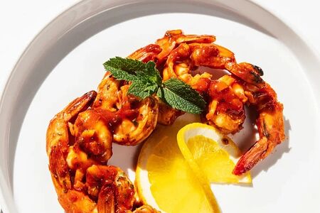 Креветки с томатным соусом, апельсином и медом