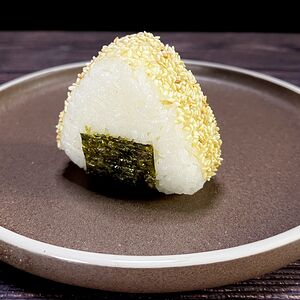 Онигири Такуан