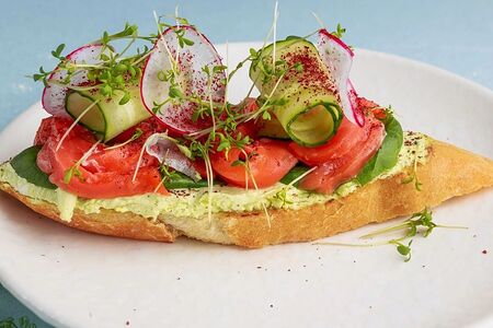 Брускетта Гравлакс с творожным муссом