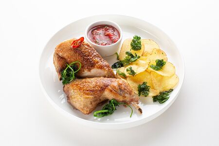 Фермерский цыпленок с соусом аджика