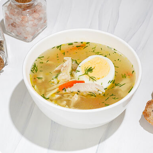Куриный бульон с яйцом