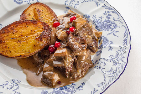 Медвежатина тушеная