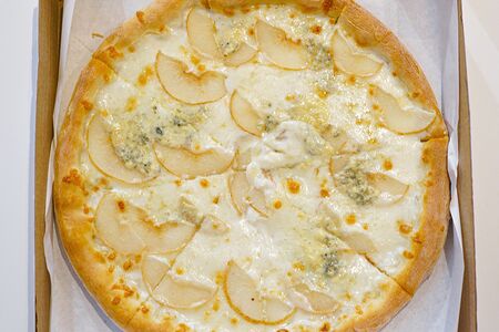 Груша с горгонзолой