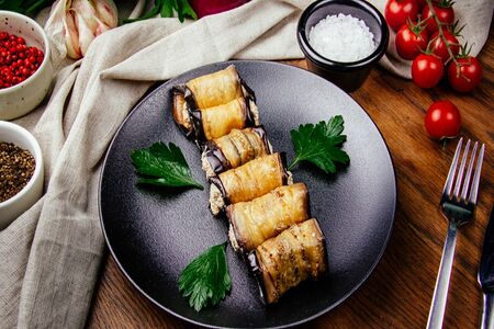 Рулетики из баклажанов с грецким орехом