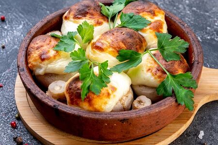 Грибные шапочки с сыром сулугуни