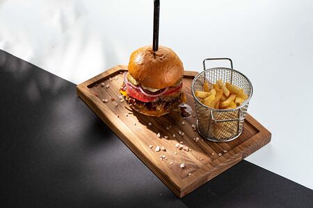 Бургер Chef с двойной котлетой и картофелем фри