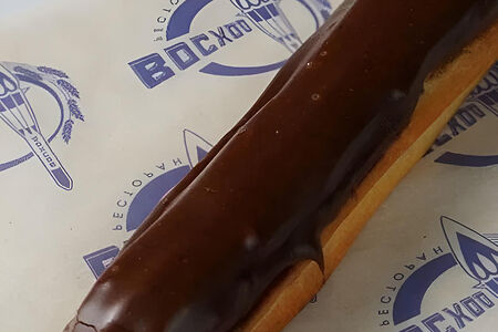 Эклер шоколадный