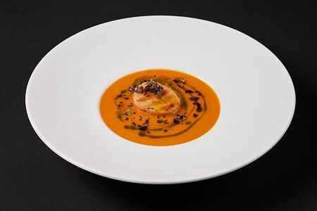 Крем-суп из тыквы с морским гребешком и имбирем