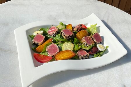 Теплый салат с тунцом