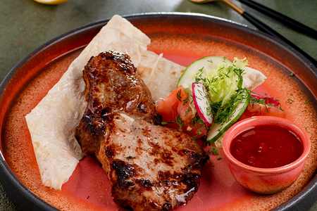 Свиная корейка на кости