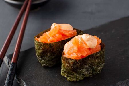 Запечённые суши Лосось