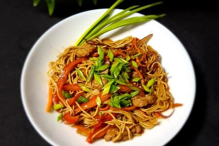 Вок с курицей в остро-сладком соусе от шефа