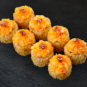 Ролл запеченный в кунжуте с крабом и креветкой