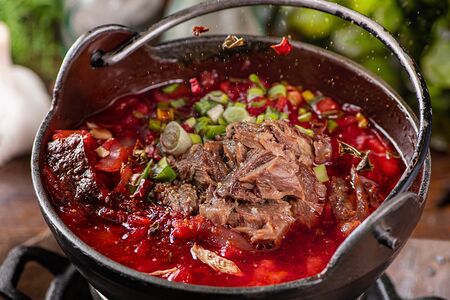 Борщ с белыми грибами и томленой говядиной