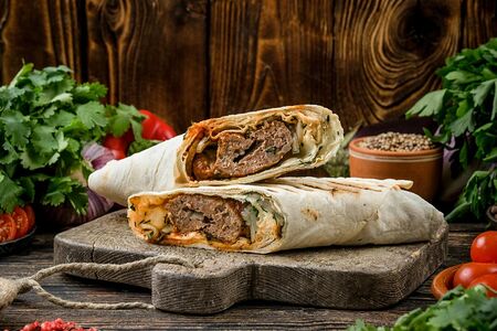 Люля-кебаб из говядины с сыром и грибами