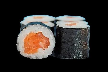 Маки с лососем