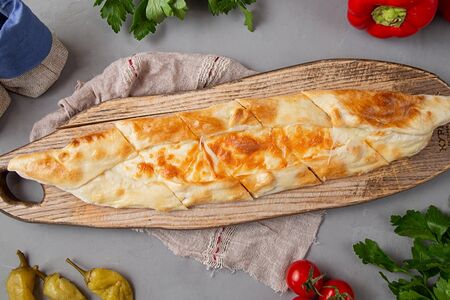 Пиде с тремя видами сыра