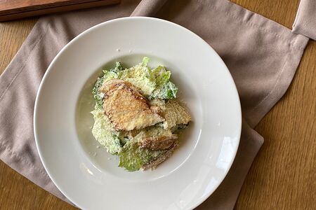 Цезарь с курицей