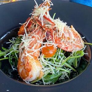 С креветками и авокадо