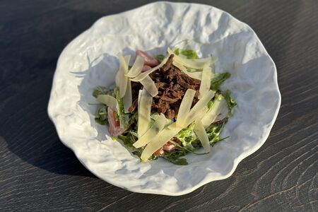 Салат с телятиной в ореховом соусе