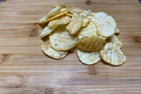 Картофельные чипсы