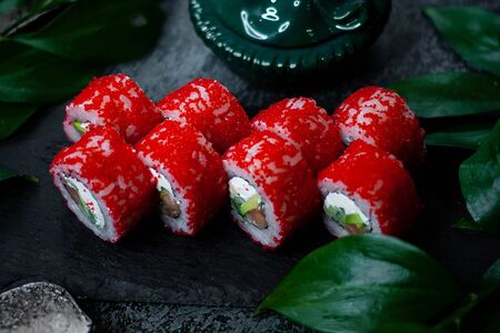 Ролл Калифорния с лососем