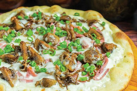 Лепешка с ветчиной и грибами