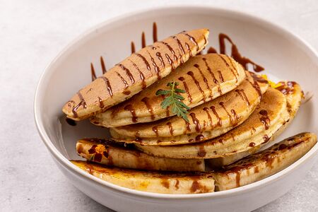 Банановые панкейки с молочным шоколадом