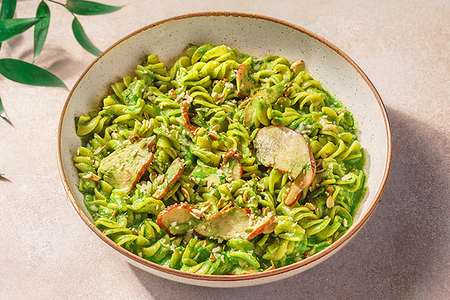 Паста Брациолле с копченым цыпленком и сыром пармезан