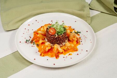 Креветки в соусе манго-чили с рисом красный жасмин