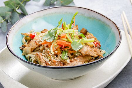 Удон со свининой