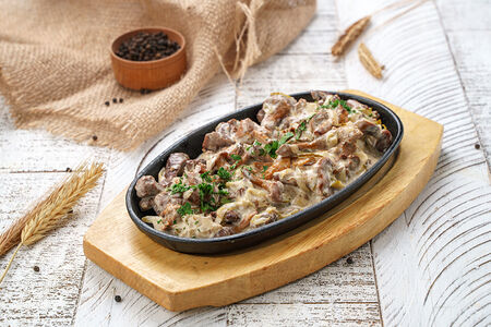 Бефстроганов с лисичками